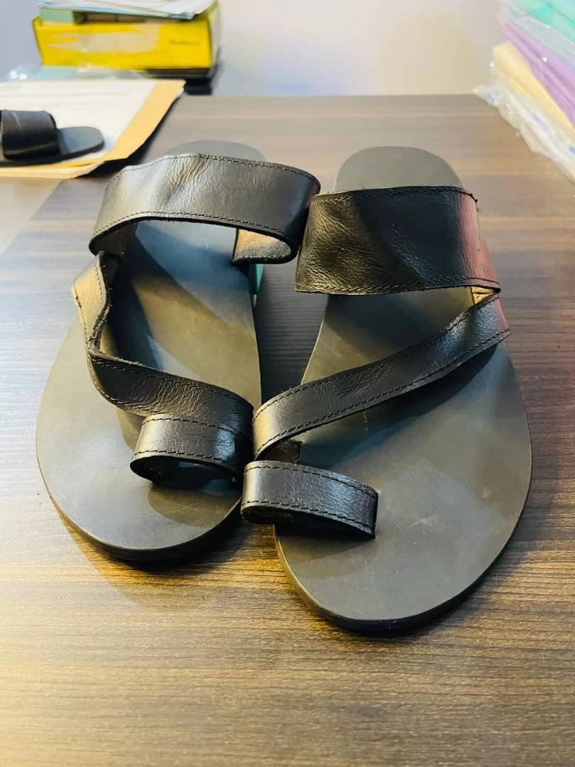 Sandales Artisanales pour Homme – Cuir Véritable & Semelle Antidérapante
