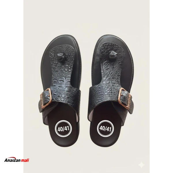 Sandales Homme Noires Texture Crocodile avec Boucle Métallique – Élégance & Caractère – Anaizan Mali